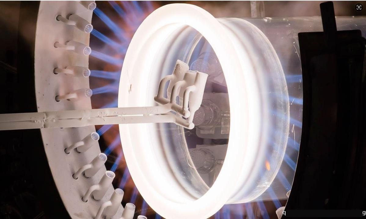 Care sunt aplicațiile diverse ale cuarțului în fabricarea semiconductorilor?